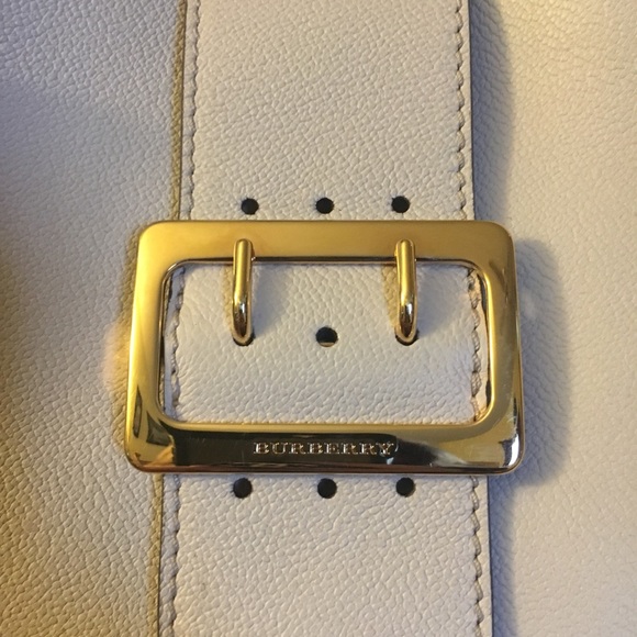 ❌SOLD❌ Burberry Buckle Handbag - Picture 3 of 8